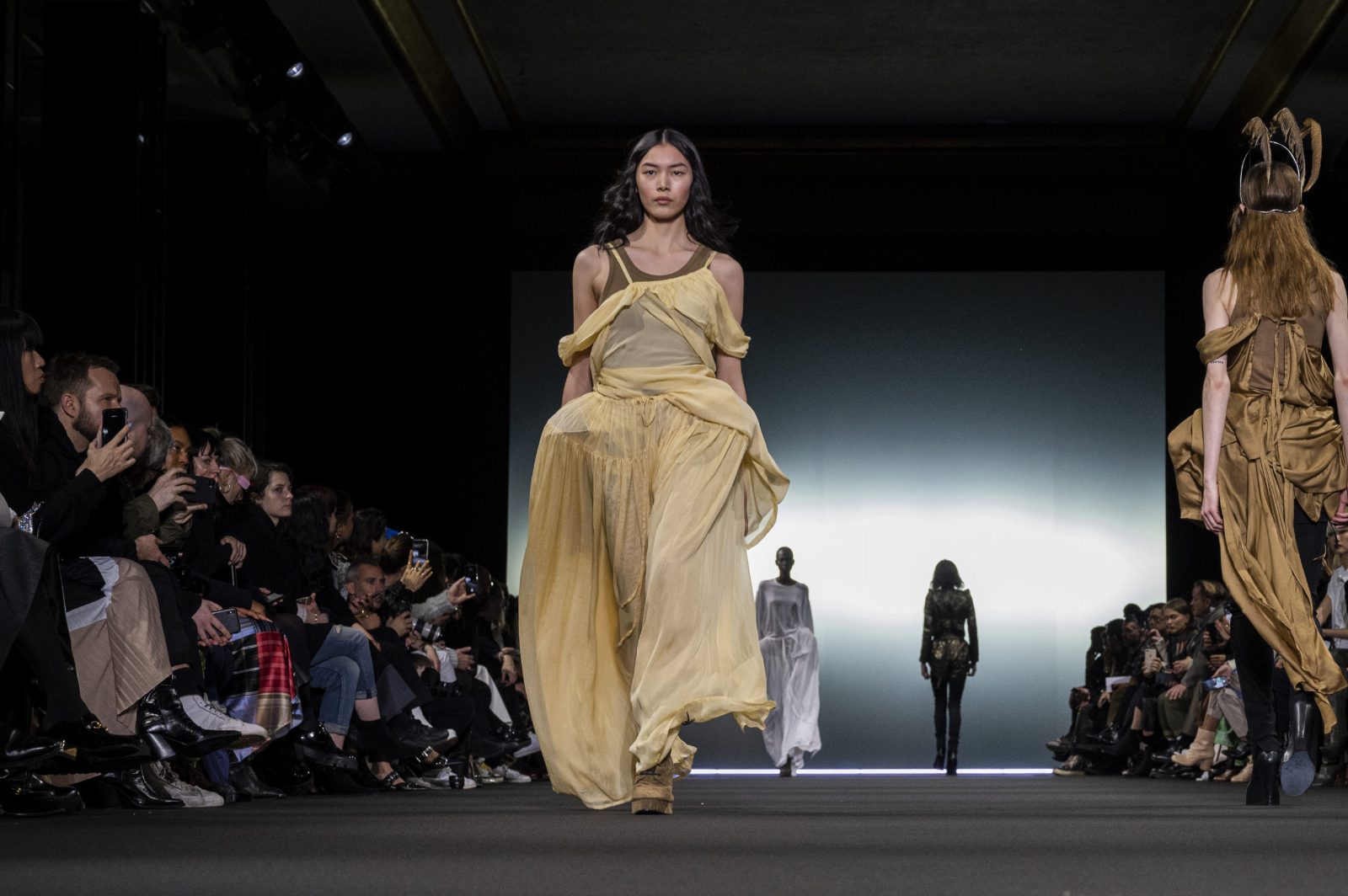 Ann Demeulemeester FW’2020: средневековые сказки и легенды