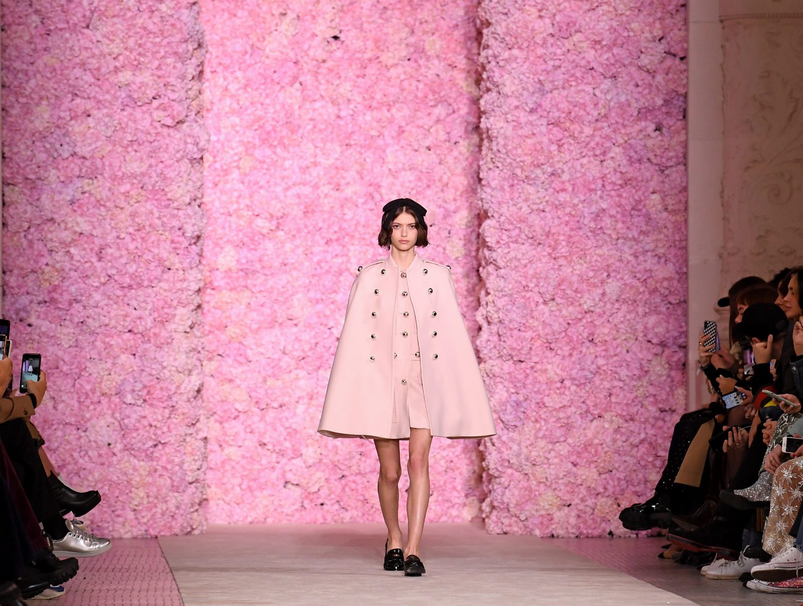 Giambattista Valli FW'2020: стиль гарсон и любовь к парижанкам