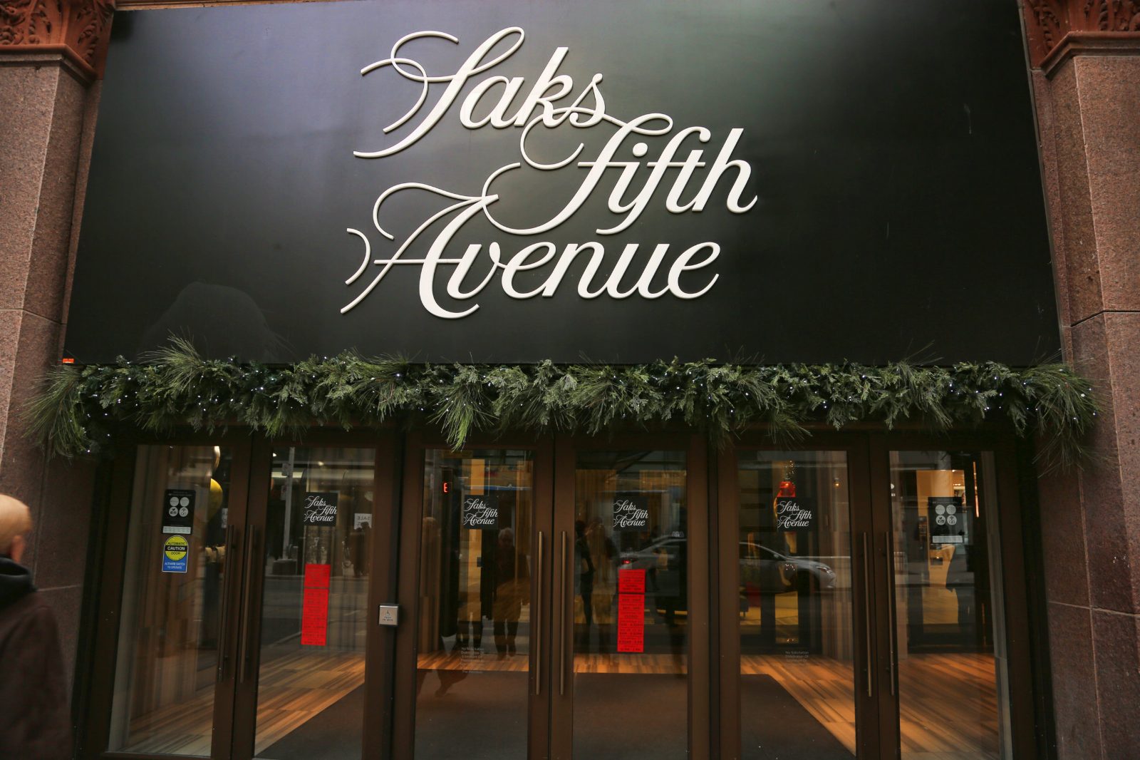Легендарный универмаг Saks Fifth Avenue на грани банкротства