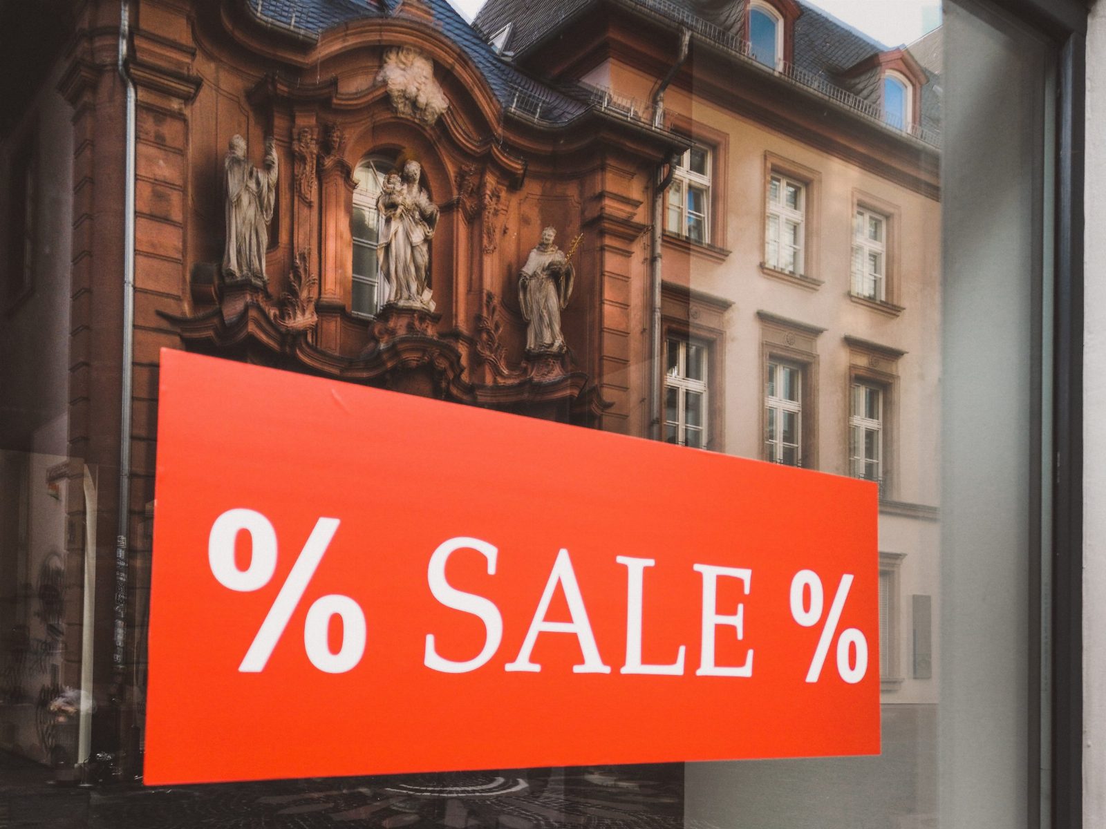 Летние распродажи во Франции перенесли на более поздний срок