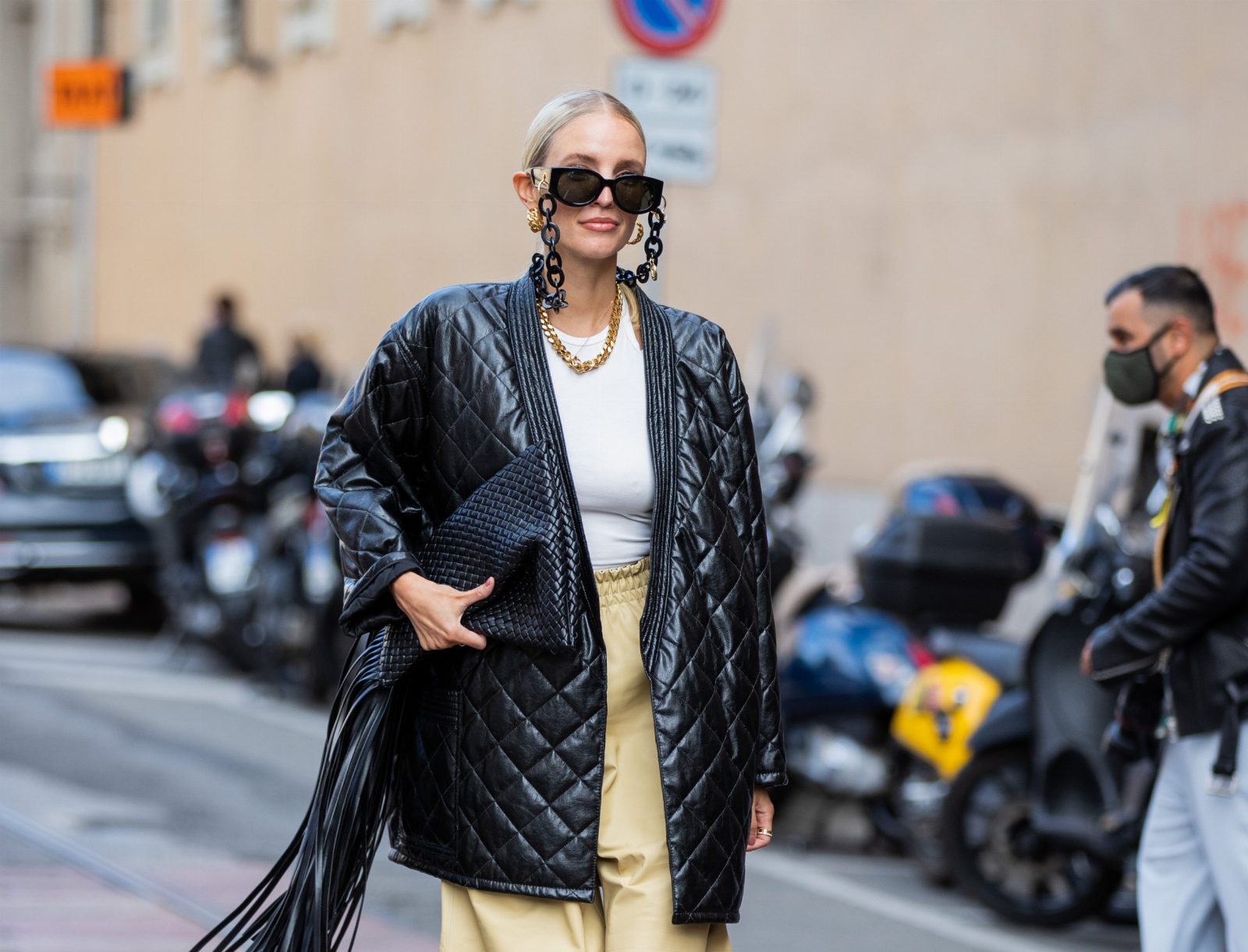 Девять модных вариантов верхней одежды на осень 2020