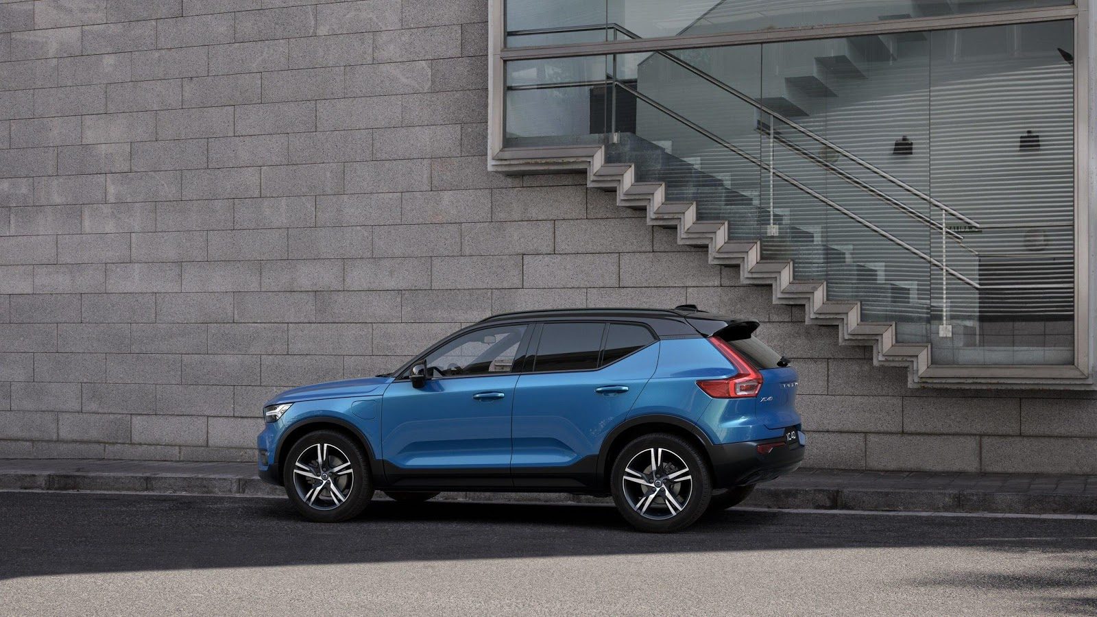 Технічні характеристики VOLVO XC40 T5 Twin Engine