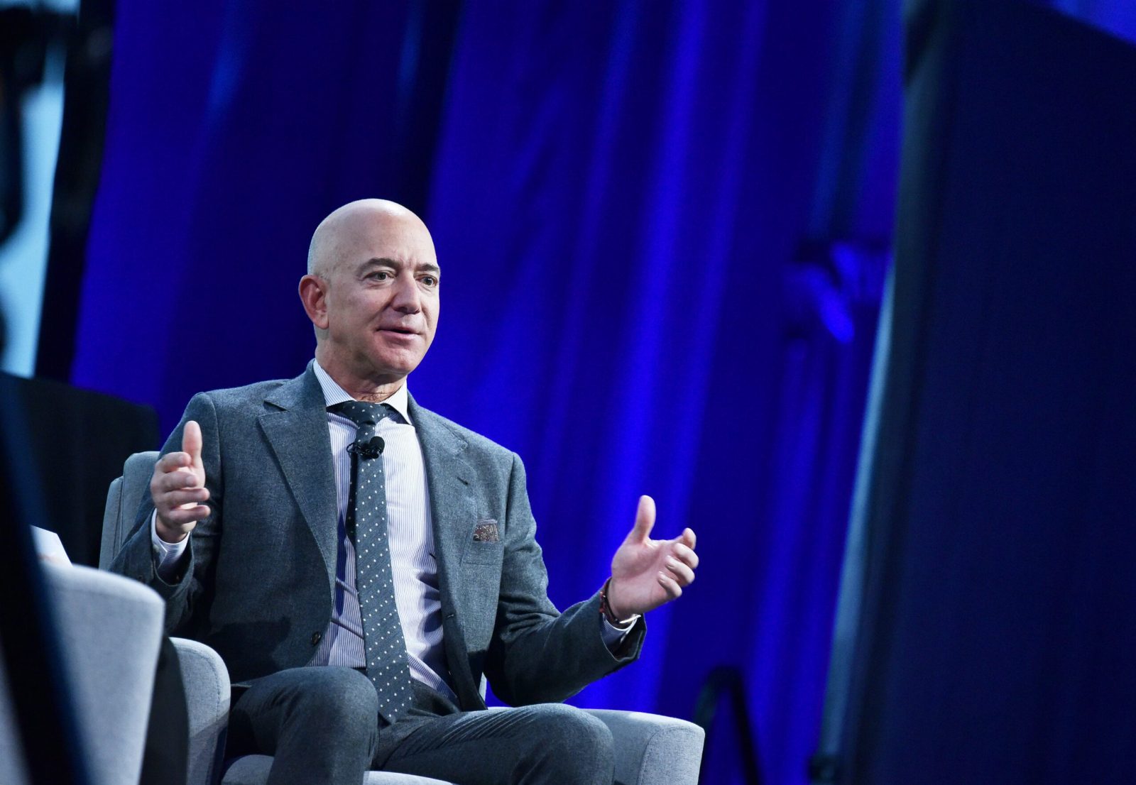 Джефф Безос покинул пост главы Amazon
